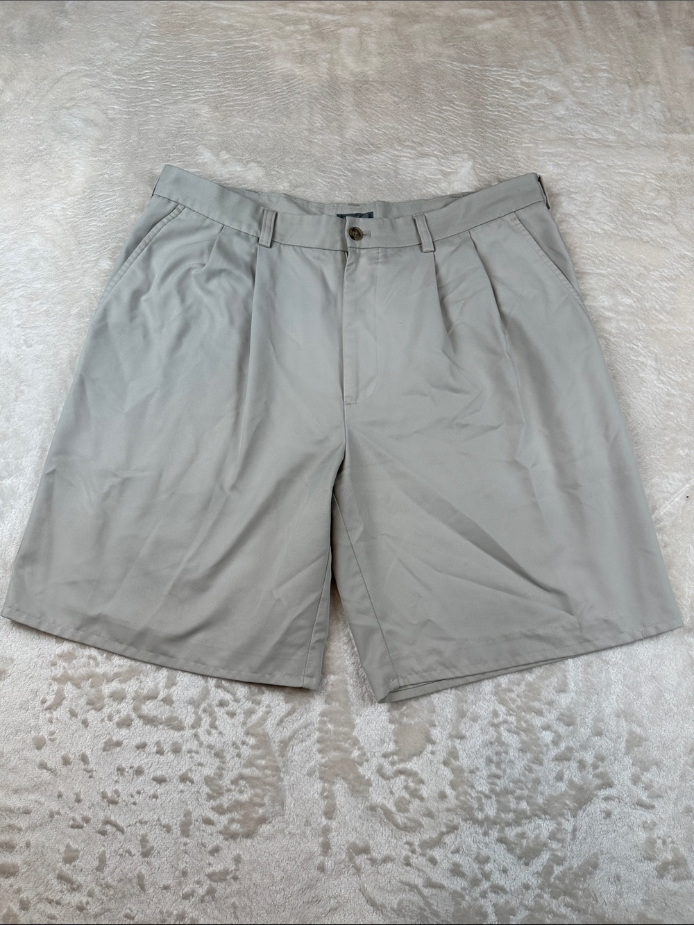 Izod Golf Size 36 Men's Light Gray Flat Front Shorts | Active | Outdoors | Golf